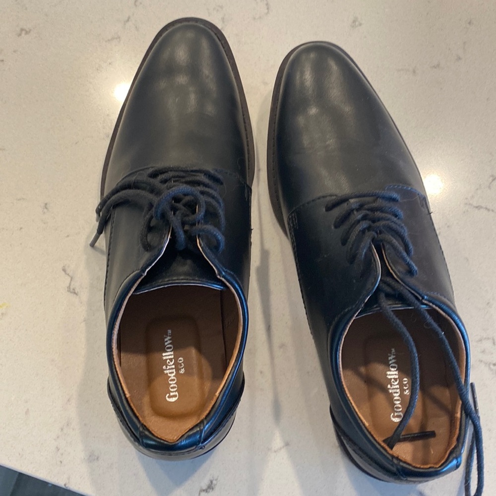Men’s teen size 7 new black dress shoes